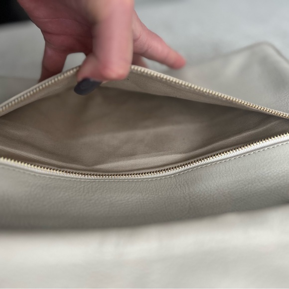 Tory Burch Reva Clutch in Cream - Picture 4 of 5